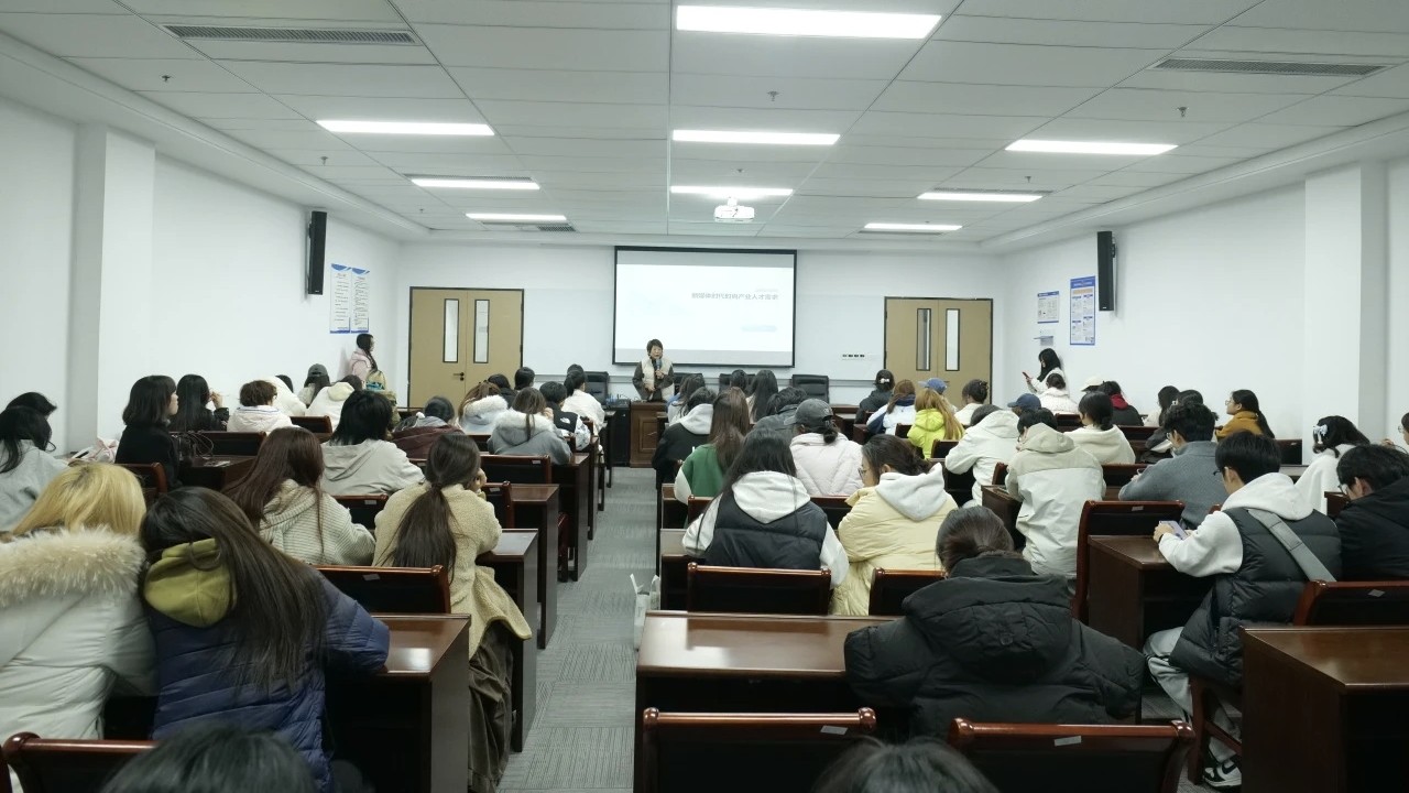 Industry-academic collaboration between Threadify & Fashion Communication program of Zhejiang Yuexiu University of Foreign Languages 06